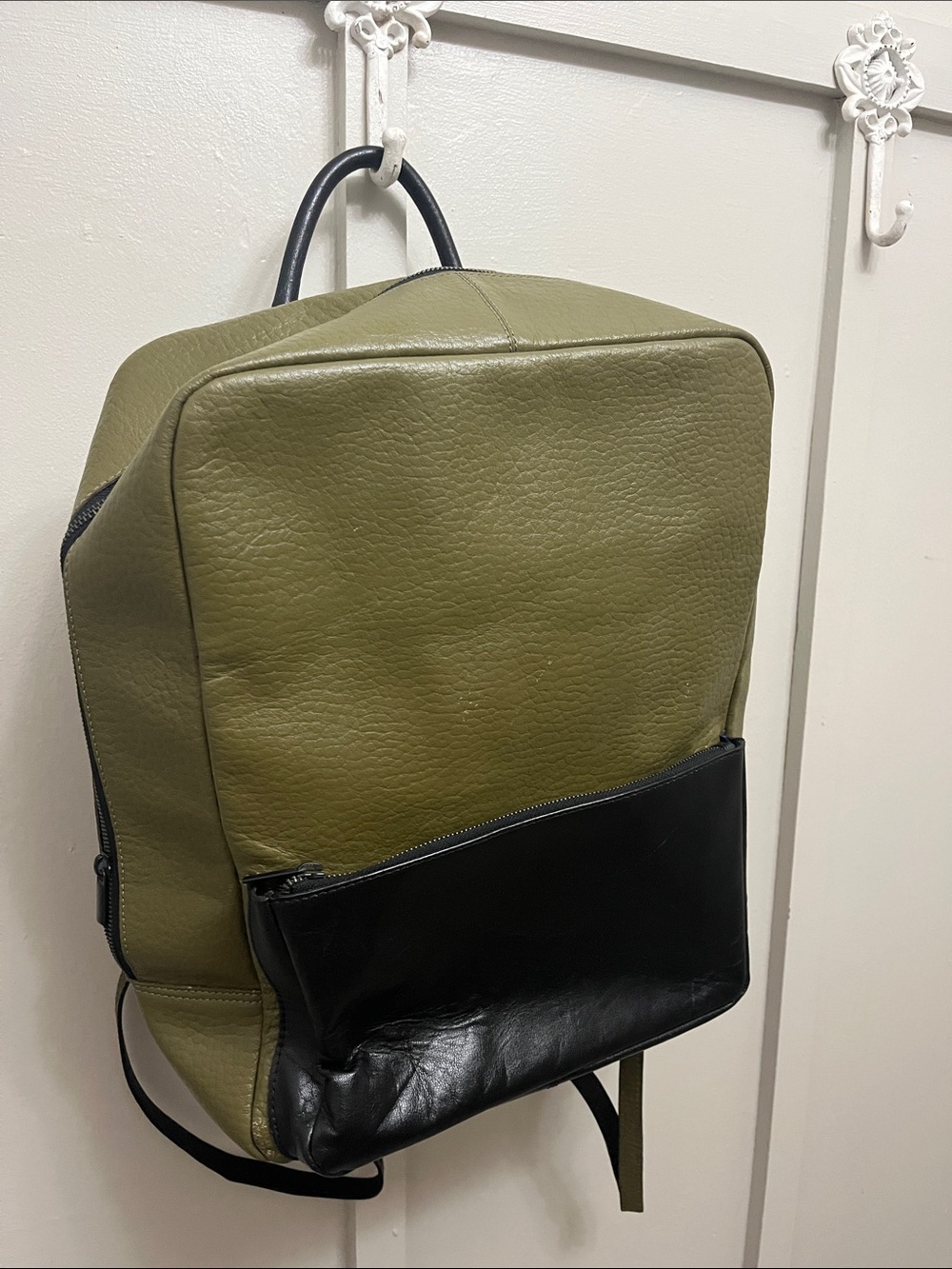 velRossi Italy Vel Rossi created large leather laptop bag / backpack EUC
